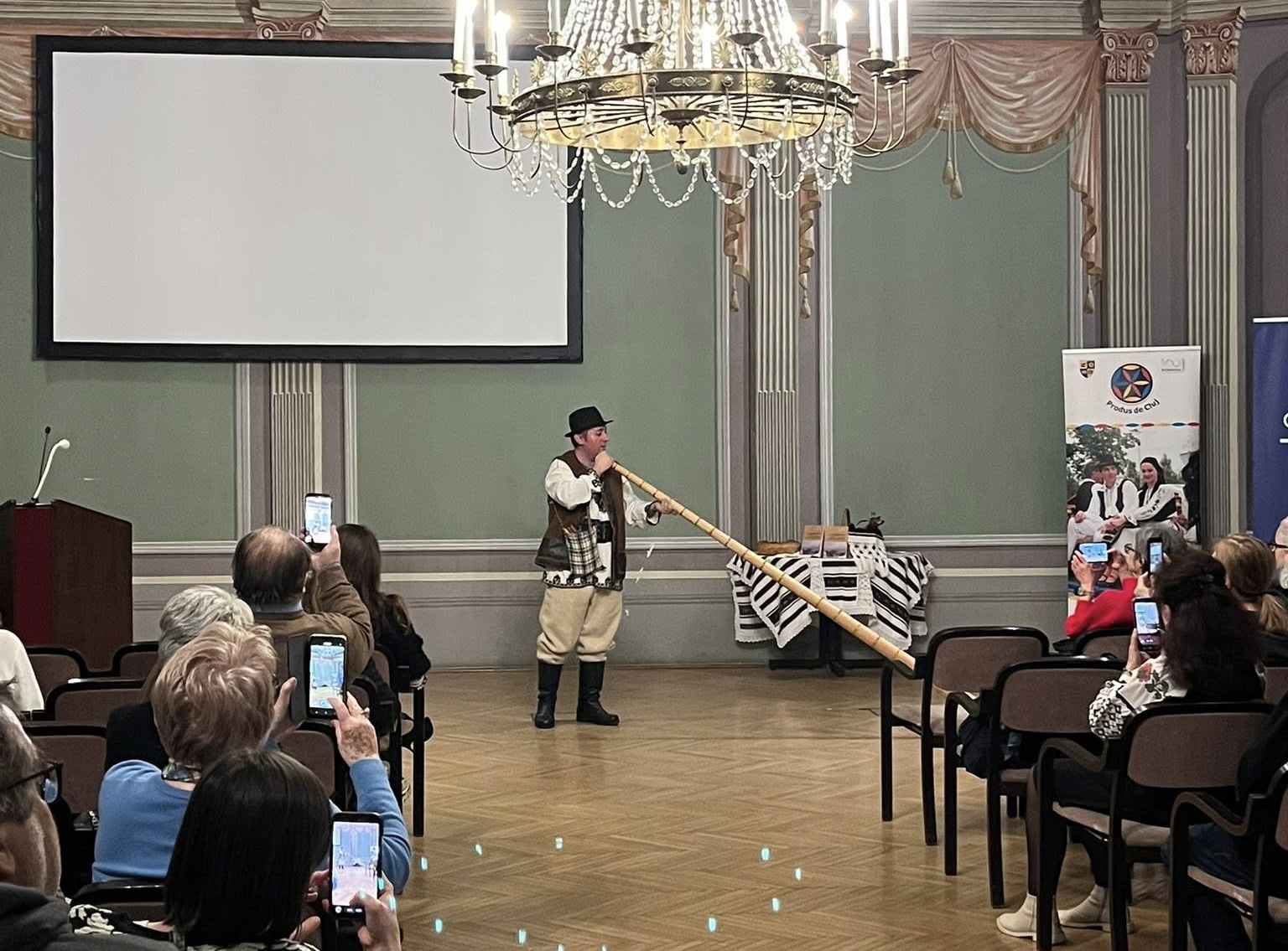 Colindele arhaice din Cluj au uimit Viena