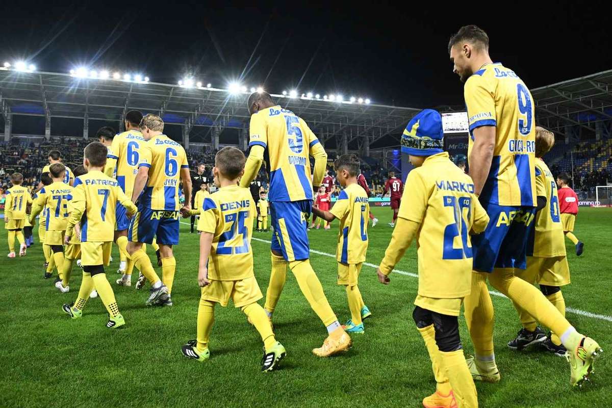 LIVE Petrolul Ploiesti Metaloglobus Bucuresti duelul echipelor cu cele mai putine goluri