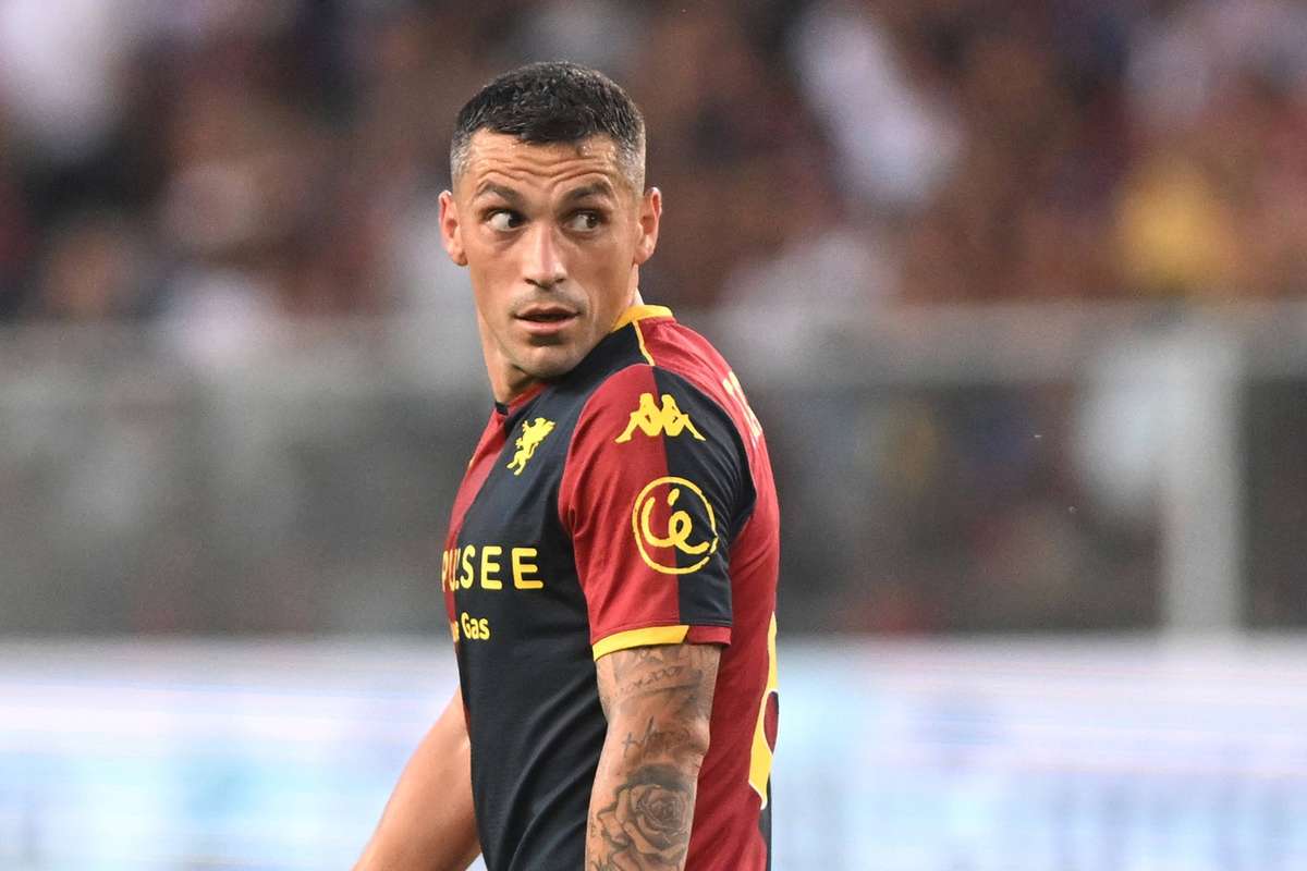 Nicolae Stanciu tot mai aproape de plecare de la Genoa O alta echipa din Serie A il vizeaza