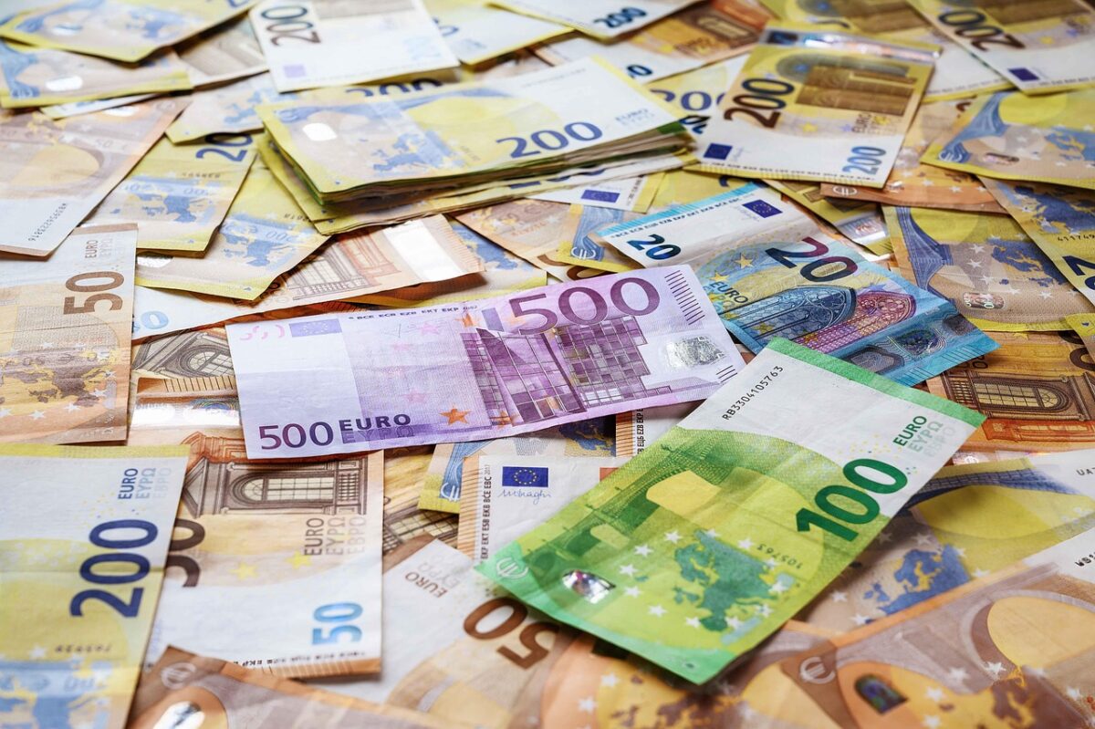 Un francez acuza fostuladministrator de avere de frauda de 14 miliarde euro