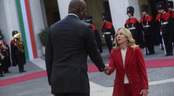 momente virale cu giorgia meloni reactia ei la inaltimea presedintelui mozambicului