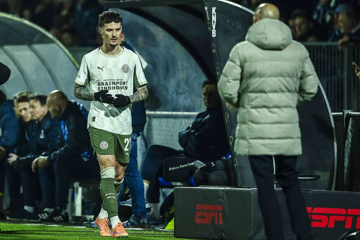Antrenorul lui PSV vorbeste despre starea lui Dennis Man