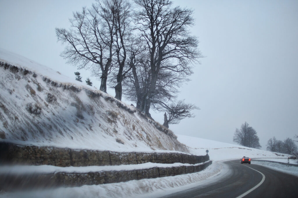 Anunt meteorologilor Ploi ninsori si viscol pana luni
