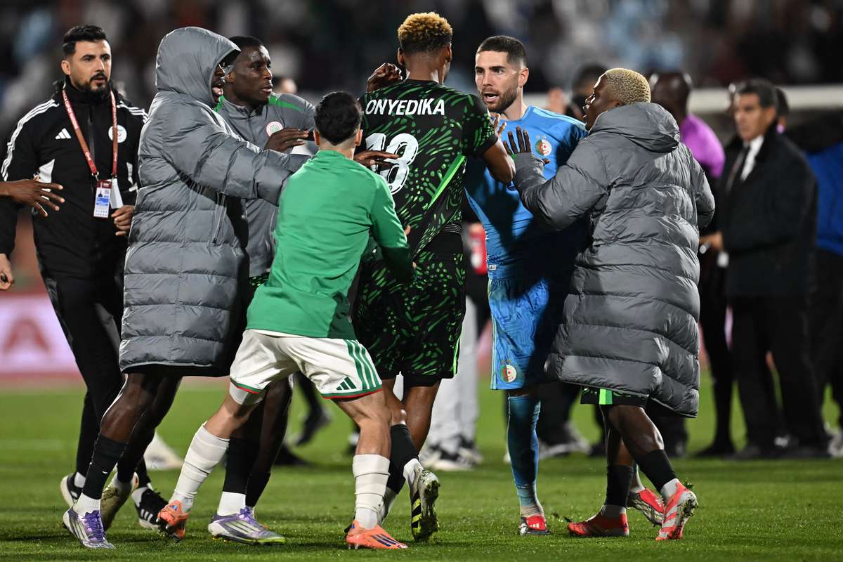 CAF investigheaza conflictul dintre jucatori dupa Nigeria Algeria