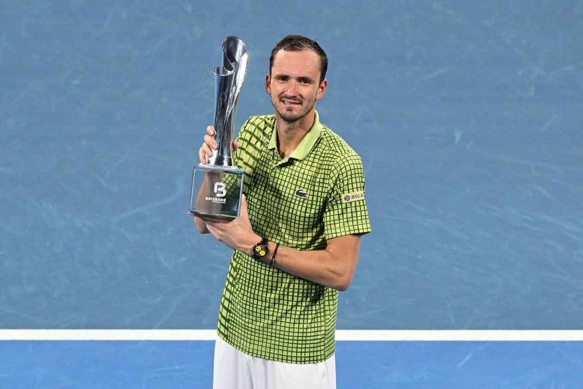 Daniil Medvedev se pregateste pentru Australian Open cu trofeul de la Brisbane