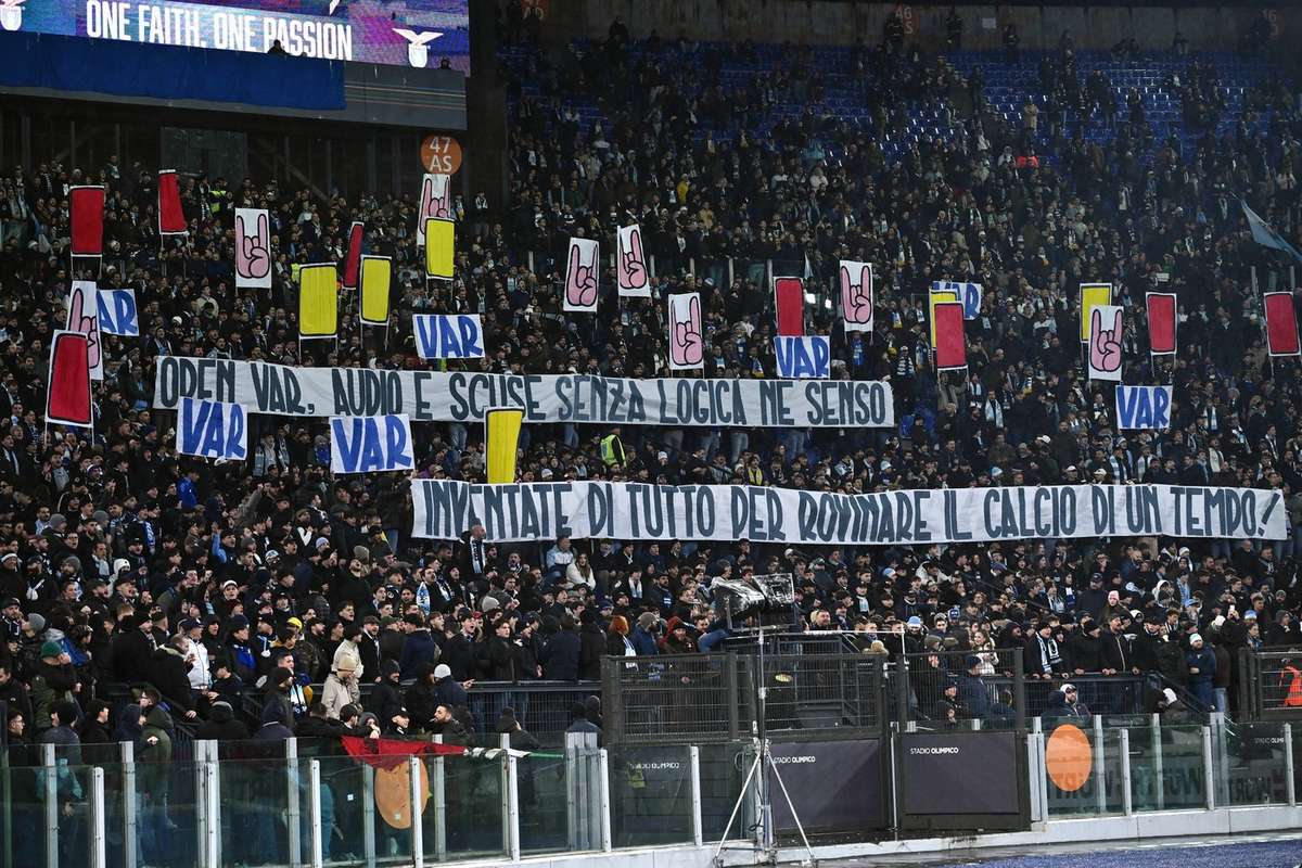 Fanii echipelor AS Roma si Fiorentina interzisi la meciurile din deplasare