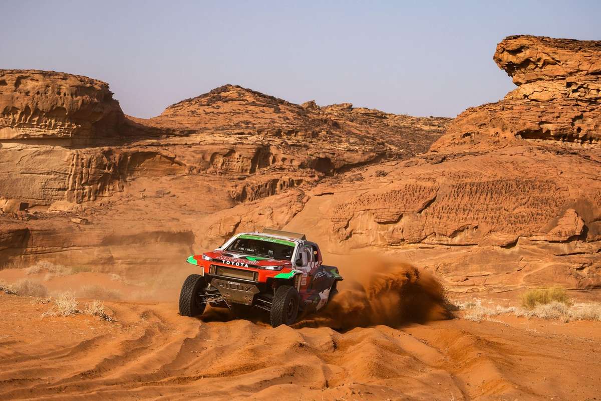 Sauditul Yazeed Al Rajhi a abandonat Raliul Dakar