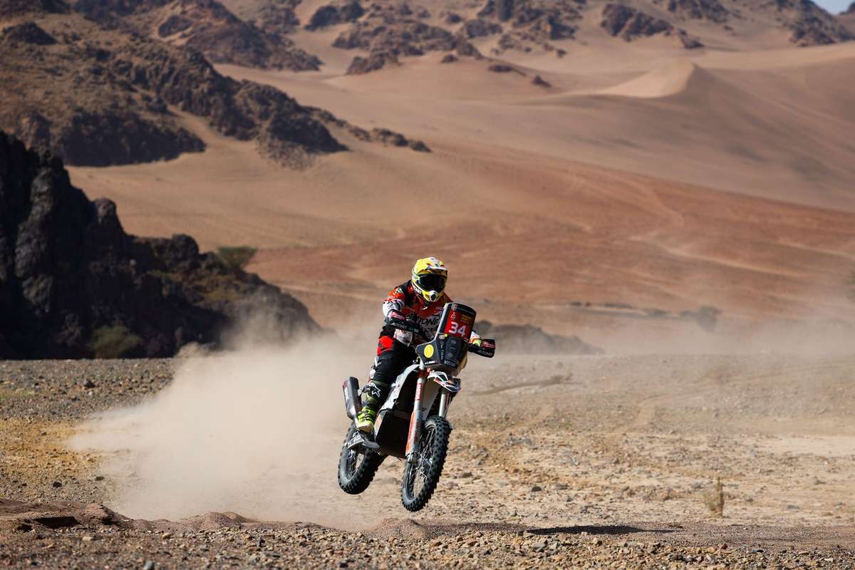 Tosha Schareina victorios in etapa a 4 a Dakar Gyenes pe 32