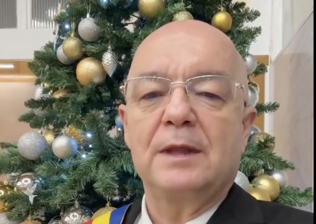 VIDEO Emil Boc a adus Plugusorul de Anul Nou
