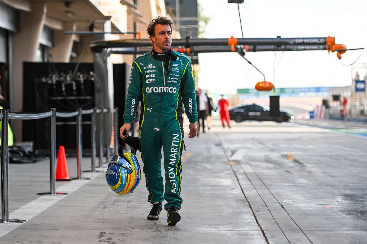 Drama la Aston Martin AMR26 se strica cu Fernando Alonso la volan
