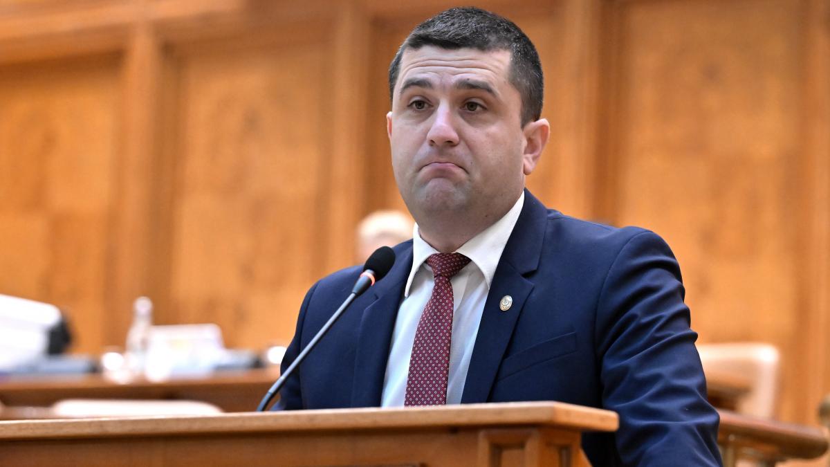 Ministrul Apararii acuza un comandant de la Batalionul 52 Tisa ca ar fi transportat cu camioanele militare