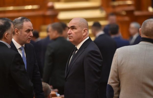 O criza politica ar putea destabiliza Romania Avertisment din partea BNR despre scenariul unei