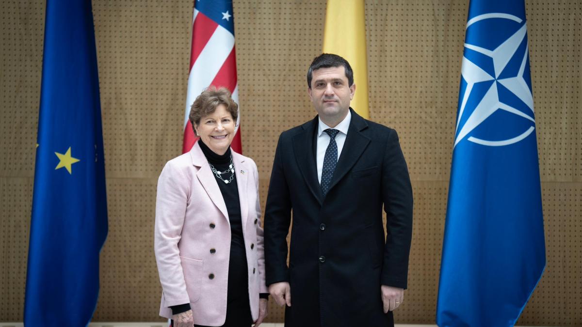 O delegatie a Congresului SUA a vizitat Romania pentru a explora Centrul de Instruire F16 de la Baza 86