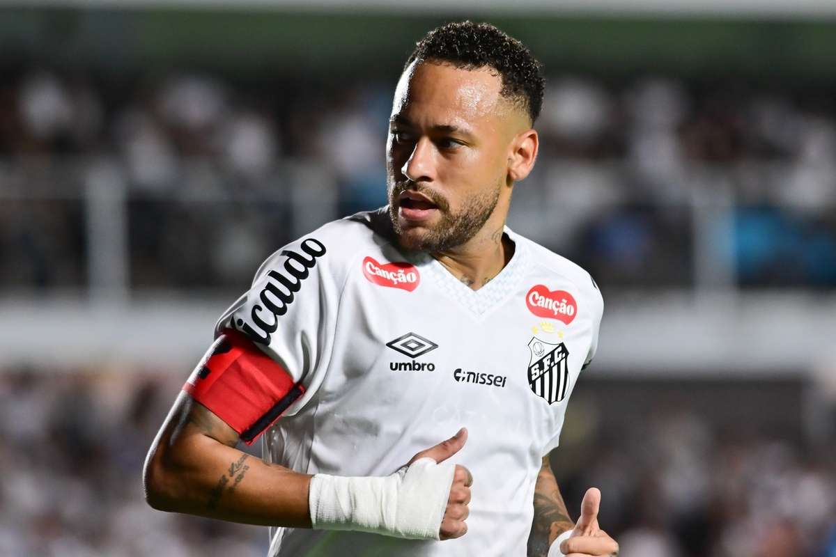 Totul pentru Cupa Mondiala Neymar revine pe teran la Santos pentru prima data in acest an