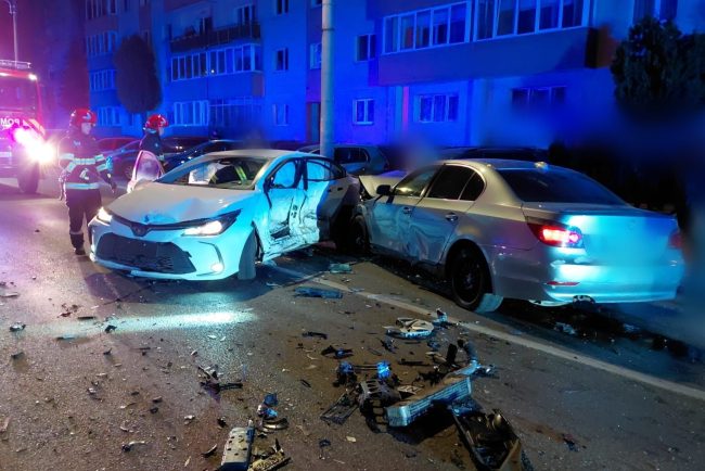 Accident pe strada Donath din Cluj Napoca Doi barbati au fost spitalizati in urma coliziunii dintre doua autovehicule