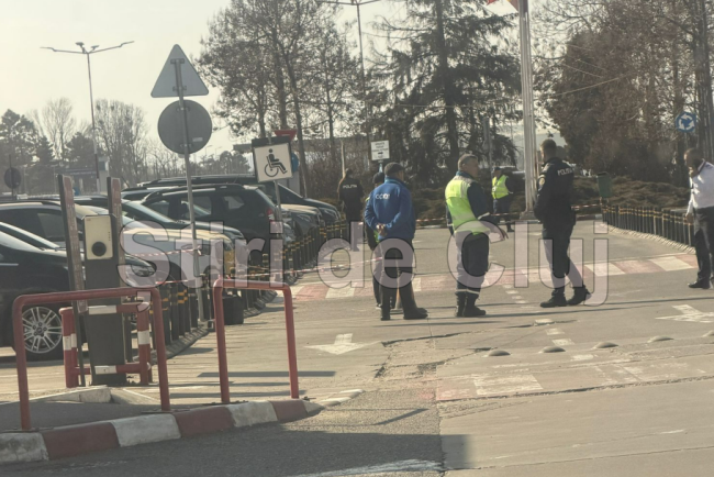Alerte recenta la Aeroportul Cluj O valiza a starnit alarma autoritatilor Zona a fost securizata Imagini de la locul evenimentului