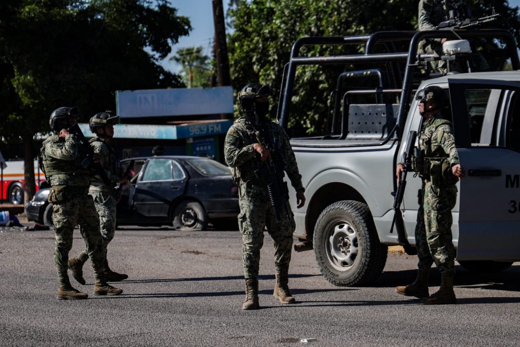 Armata mexicana anunta ca 11 persoane au fost omorate intr o operatiune impotriva liderului cartelului Sinaloa