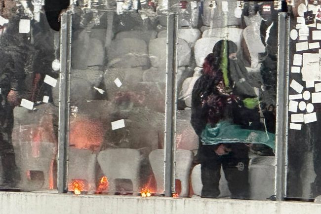 Au fost aplicate amenzi dupa meciul U Cluj CFR Cinci suporteri risca inchisoarea iar un alt fan ultras a fost amendat pentru ca a facut nevoile in public