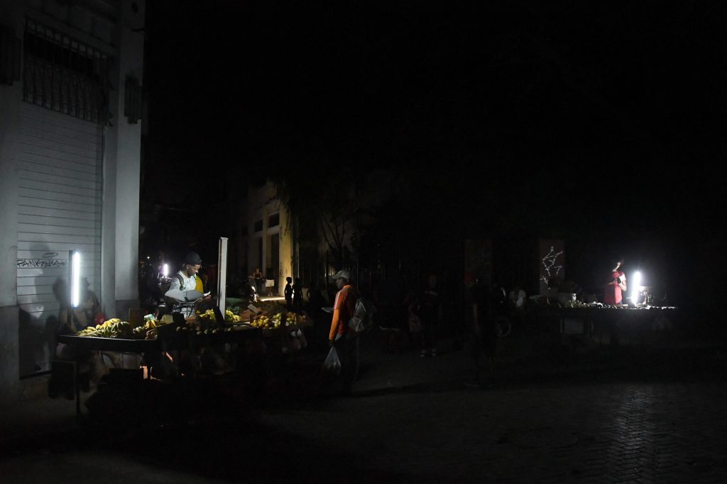 Cuba din nou in intuneric A saptea intreupere totala de curent in 18 luni lasa 10 milioane de oameni fara electricitate