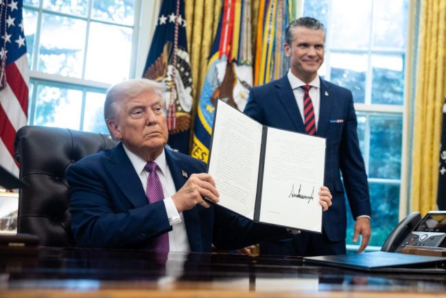 Cum Donald Trump si Pete Hegseth incurajeaza sprijinul american pentru razboiul cu Iranul