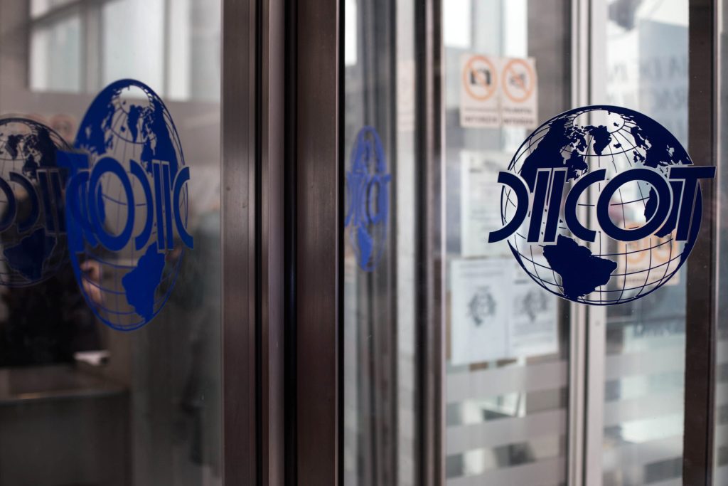 DIICOT Doi suspecti in varsta de 16 si 21 de ani retinuti pentru pornografie infantila Persoana majora acuzata si de viol asupra unui minor