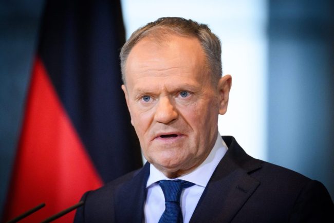 Donald Tusk face presiuni asupra Uniunii Europene pentru mentinerea acordarii certificatelor gratuite de emisii de carbon