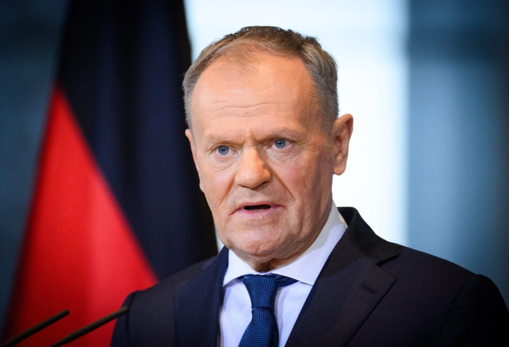 Donald Tusk face presiuni asupra Uniunii Europene pentru mentinerea acordarii certificatelor gratuite de emisii de carbon