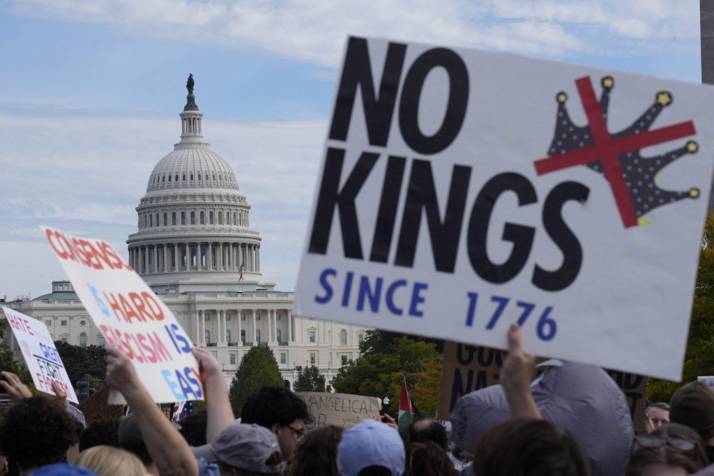 Fara regi Mari manifestatii in SUA impotriva lui Trump Robert De Niro printre participanti Trump trebuie oprit acum