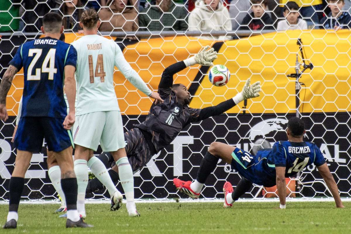 Franta a urcat pe locul doi in clasamentul FIFA dupa victoria impotriva Braziliei