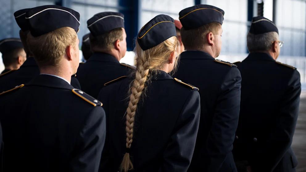 Germania introduce noi reguli pentru barbi si coafuri in armata