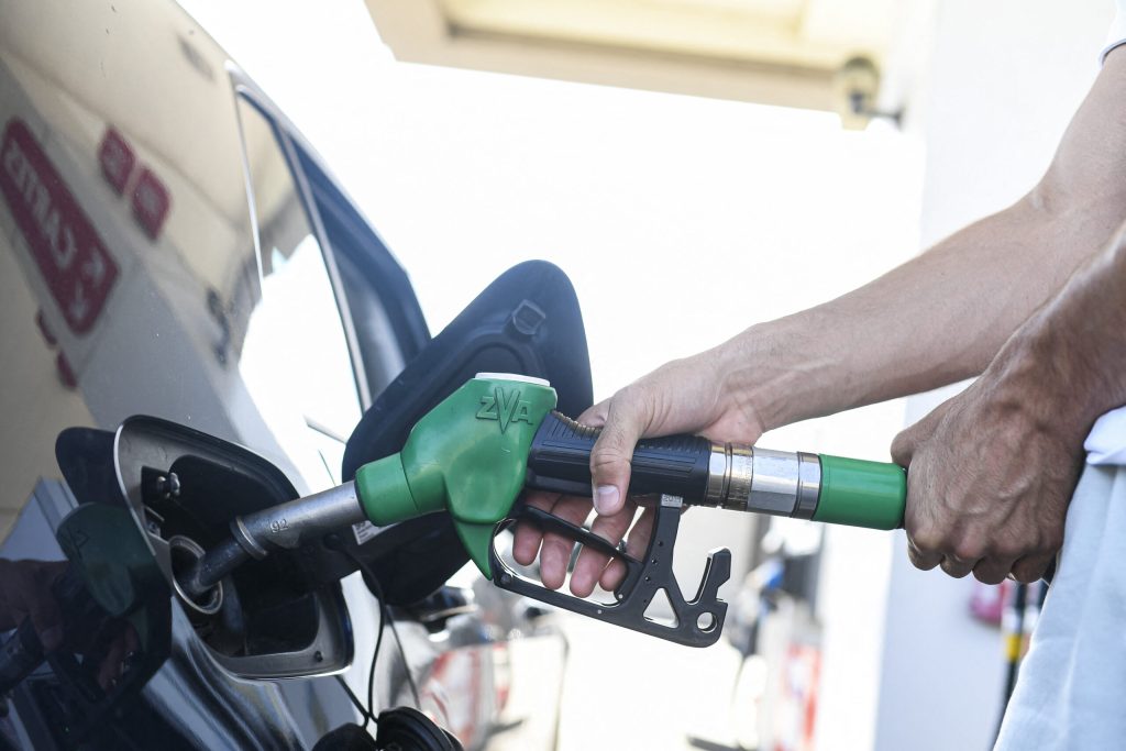 Grecii traverseaza granita in Bulgaria pentru a obtine combustibil ieftin