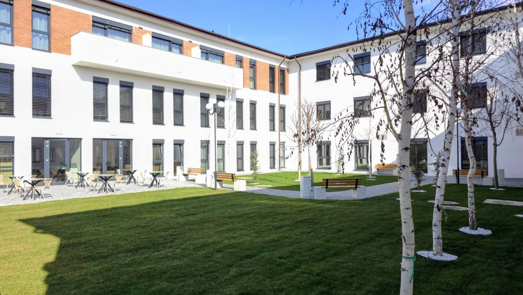 Inscrierile pentru caminul de batrani din Cluj au inceput 70 de locuri disponibile pentru seniorii singuri Cum sa completezi dosarul incepand cu 20 martie