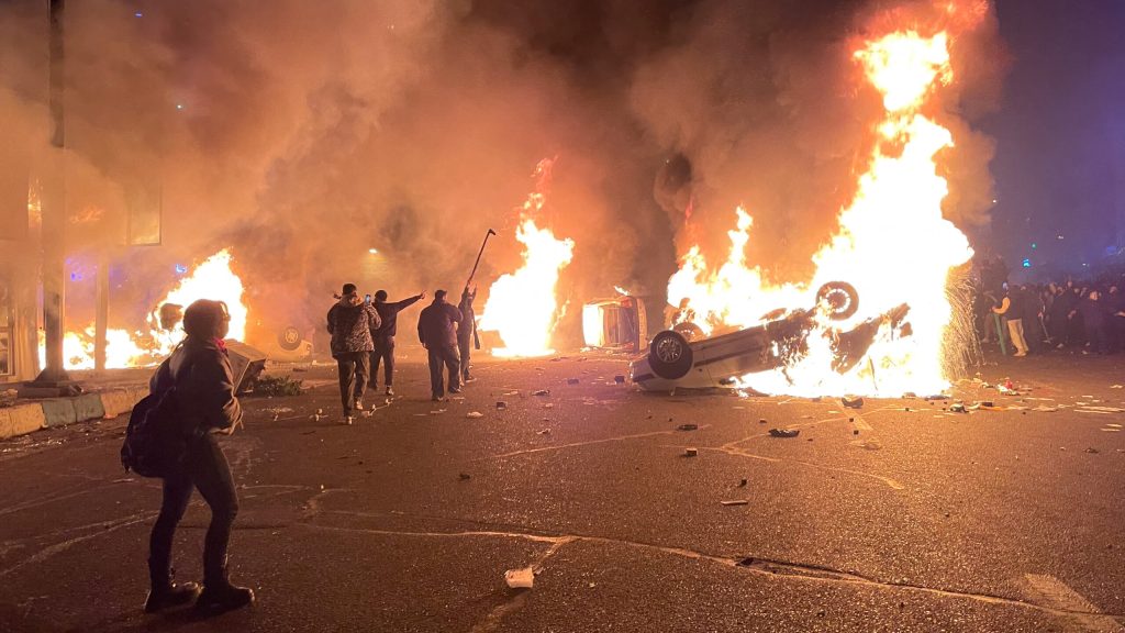 Iranul a anuntat o majorare de 60 a salariului minim la doua luni dupa protestele violente