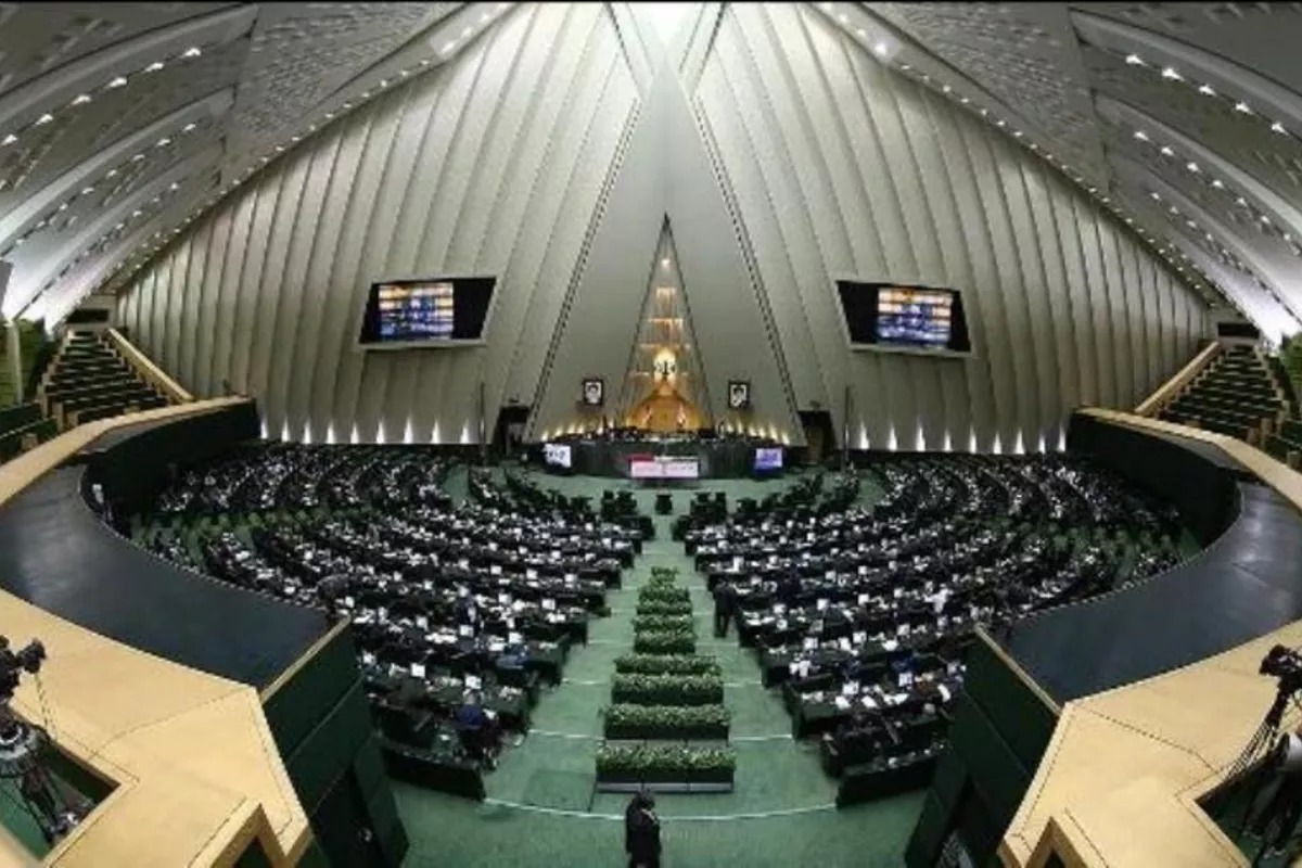 Iranul se pregateste sa impuna taxe pentru navele care tranziteaza Stramtoarea Hormuz