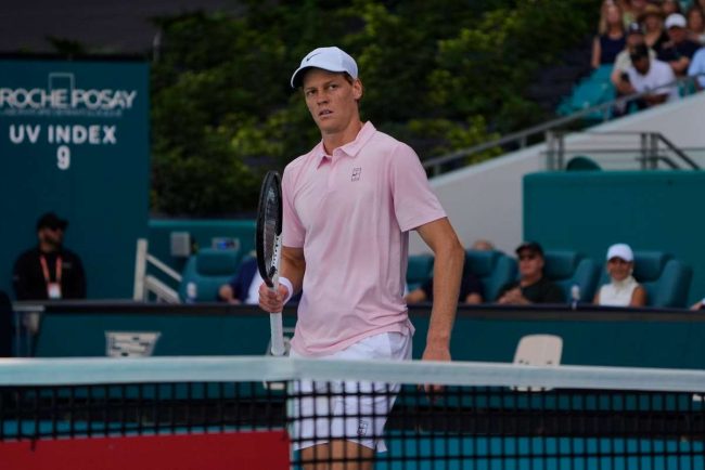 Jannik Sinner si Jessica Pegula se califica fara dificultate in turul al treilea la Miami Open