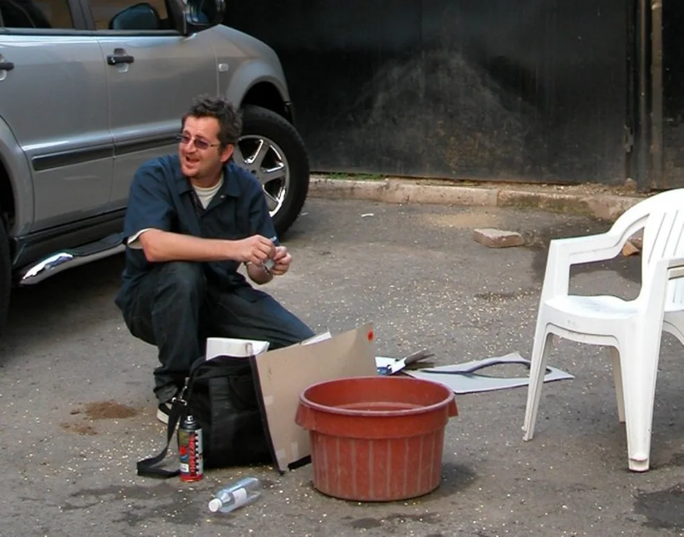 Jurnalistii de la Reuters au aflat identitatea faimosului Banksy Cum l au deconspirat