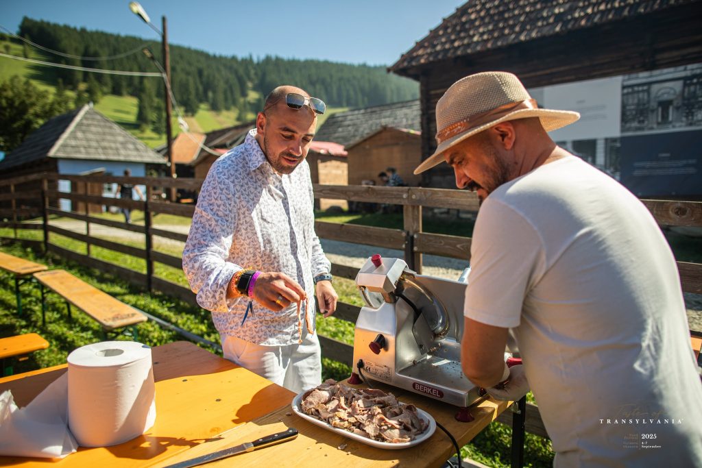Mancarea romaneasca doreste sa incante Ungaria un festival gastronomic special se desfasoara la cel mai mare muzeu in aer liber din tara