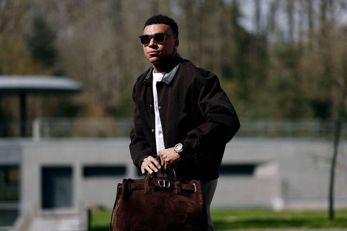 Medicii de la Real Madrid ar fi consultat gresit genunchiul lui Mbappe