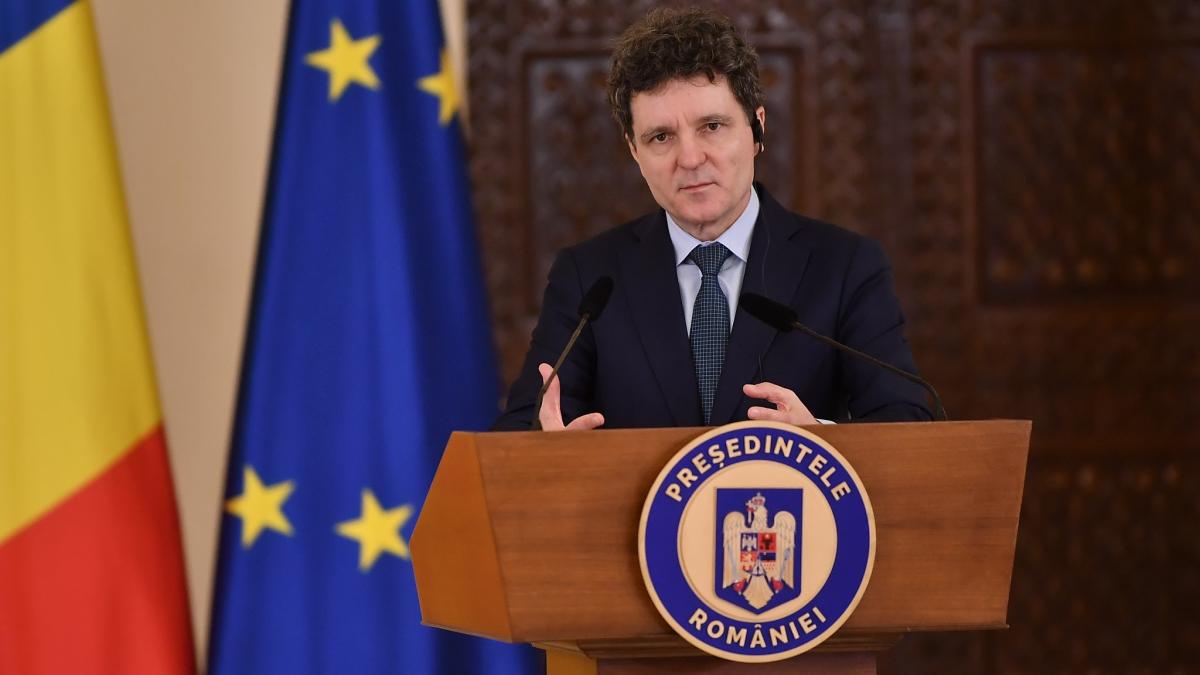 Nicusor Dan a semnat legaea care interzice agresorilor sexuali sa fie angajati in scoli spitale sau