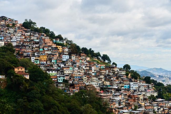 O alta zi de panica si frica in Rio de Janeiro cel putin opt morti in urma unei actiuni a poliiei braziliene intr o favela