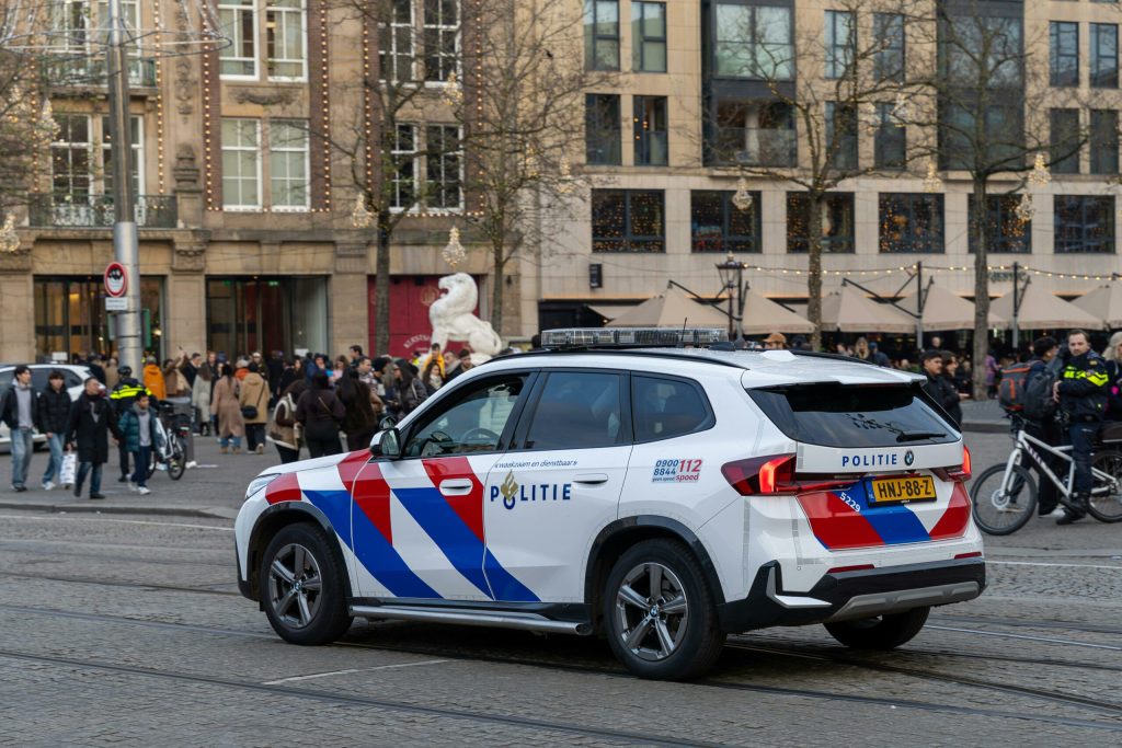 PolitiiadindinAmsterdamcerceteazaonouaexplozirevendicata deacelasigrupcare si asumatresponsabilitateapentruataculasupraunei scolievreiesti