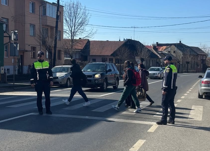 Politistii din Cluj au desfasurat actiuni in scolile din judet Au transmis un mesaj important elevilor despre bullying si substante ilegale