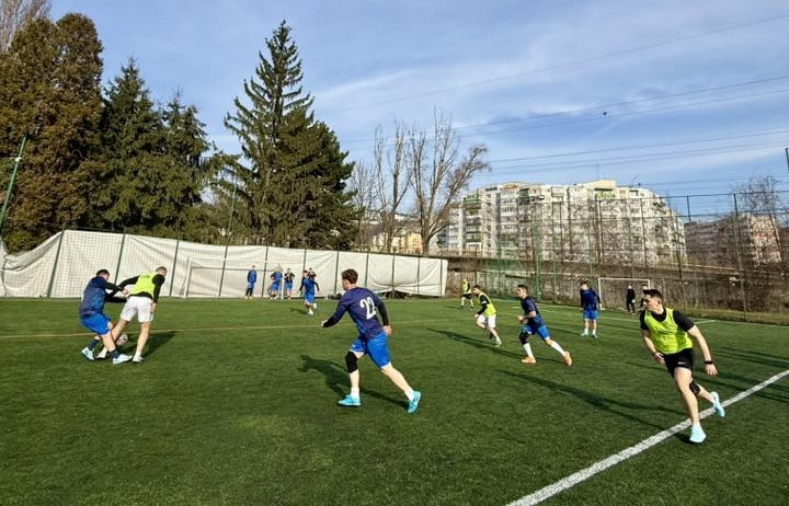 Politistii din Cluj se implica activ pe terenul de fotbal 20 de echipe au luat parte la turneul organizat cu ocazia Zilei Politiei finala avand loc pe 20 martie