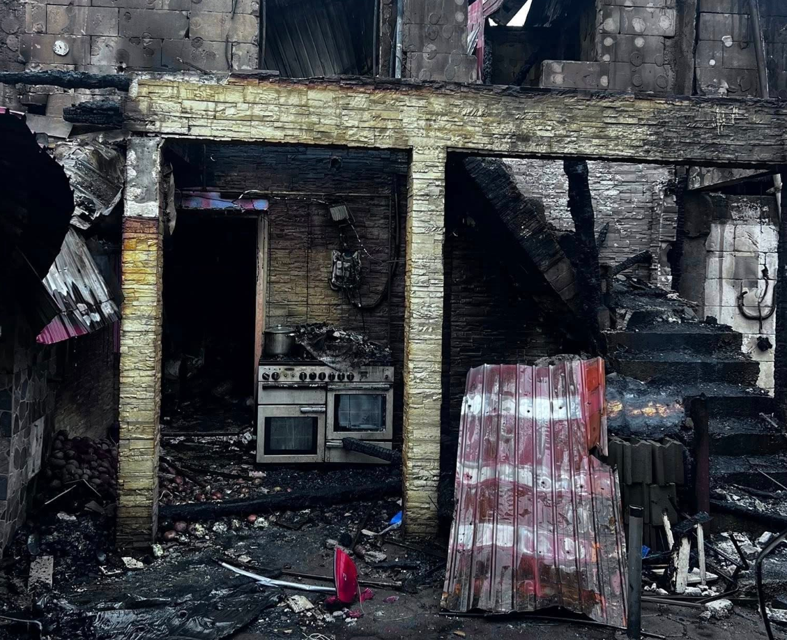 Povestea sfasietoare a unei familii din Turda care a ramas fara casa in urma unui incendiu Totul s a transformat in cenusa Intr o clipa au ramas fara nimic Daca puteti oferiti sprijin