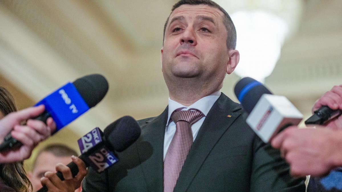 Radu Miruta Trei avioane militare americane au decolat din Bucuresti insa nu stiu daca au fost alimentate