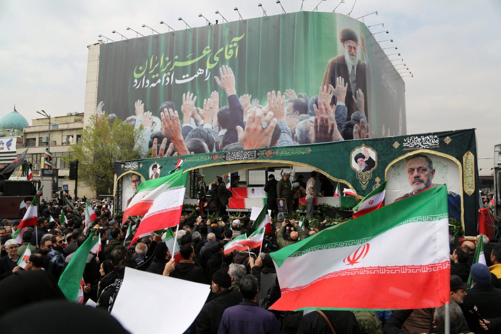 Razboi in Orientul Mijlociu ziua 13 Stramtoarea Hormuz devine noul epicentru al conflictului dupa atacuri asupra navelor si interventia SUA Hezbollah si Iran au lansat primul atac coordonat impotriva Israelului