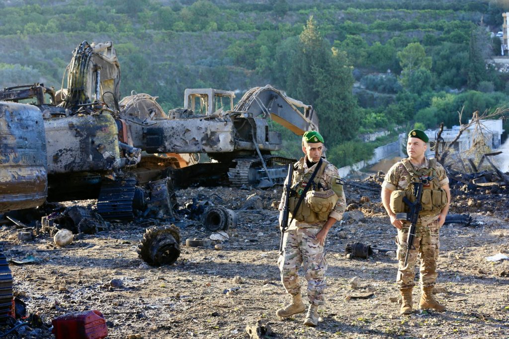 Razboi in Orientul Mijlociu ziua 26 Teheran a lansat rachete catre Israel Kuweit Iordania si Bahrain Cel puin 9 persone au fost ucise in atacurile aeriene israeliene in sudul Libanului Iran informeaza ONU ca anumite nave pot traversa Stramtoarea Ormuz