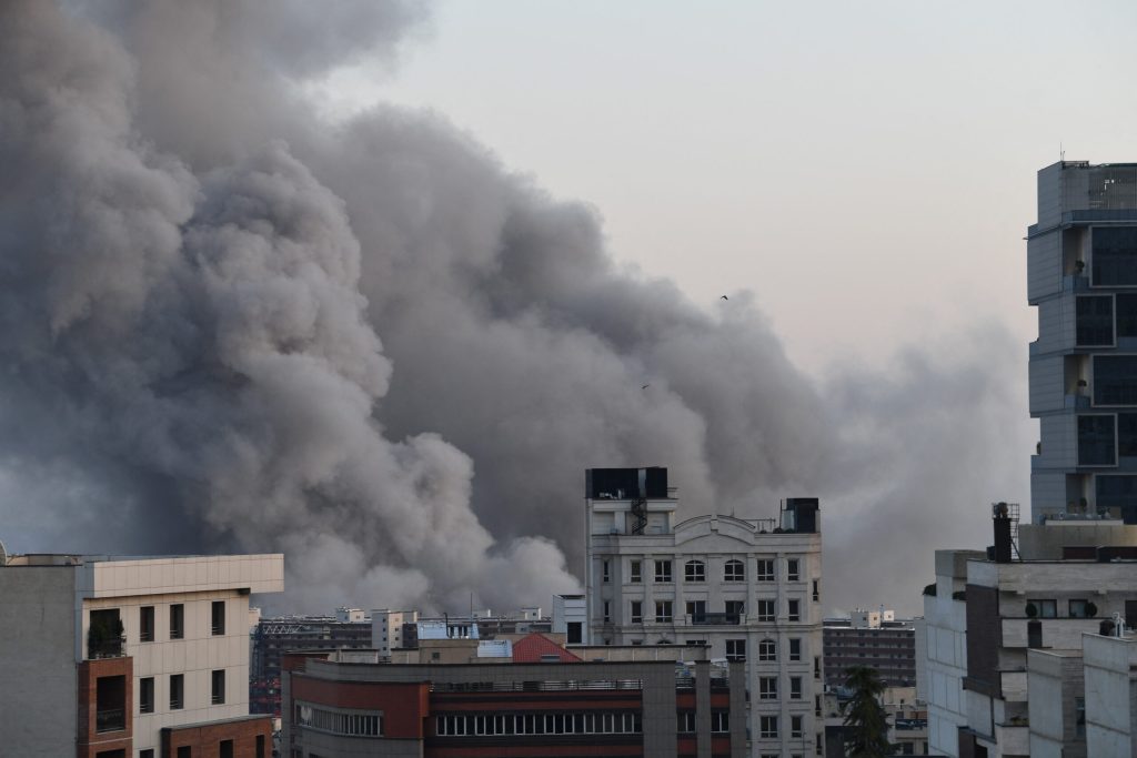 Razboi in Orientul Mijlociu ziua 8 Armata israeliana demareaza o noua serie de atacuri in Iran Declaratii recente ale lui Trump Astazi Iranul va suferi o lovitura severa