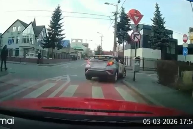 Sofer profesionist dar manevra dovedete contrariul Un boltist din Cluj a incercat sa scurteze drumul exact pe interzis A ajuns tot acolo