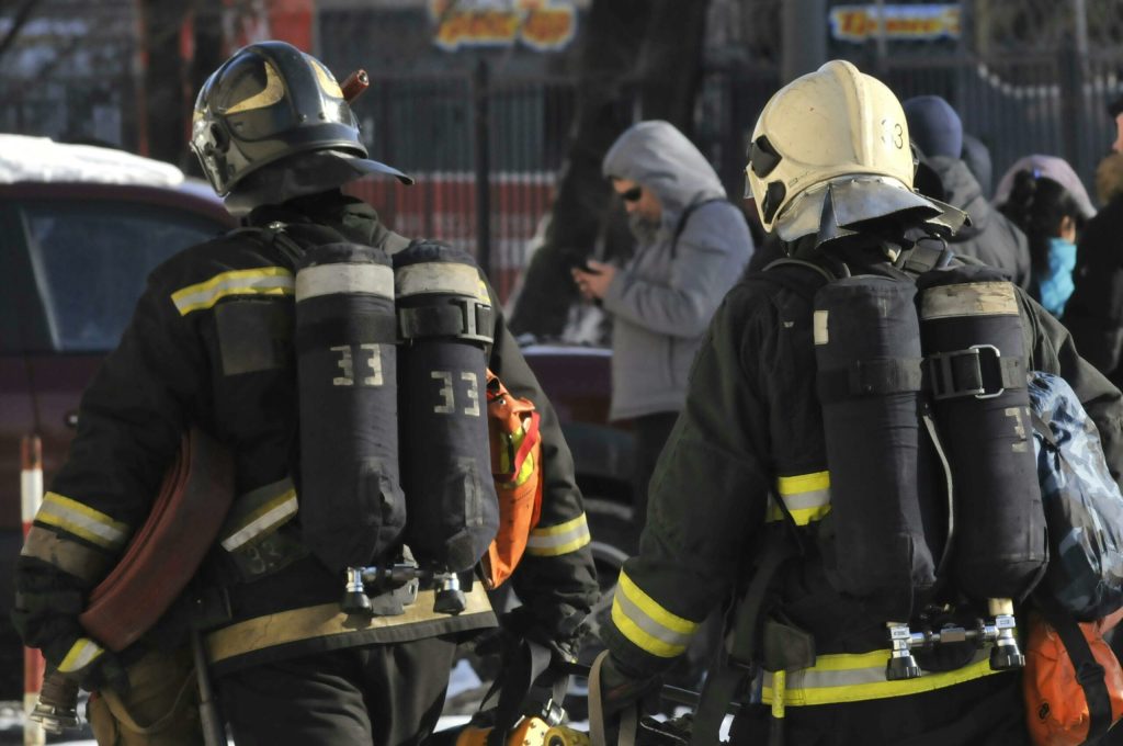 Sute de persoane au fost evacuate in urma unui incendiu care a afectat un hotel de lux din Paris